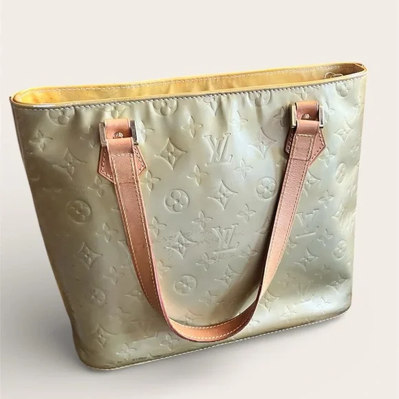 ✨Sold✨ Louis Vuitton Monogram Vernis Houston Antique Gold Patent Leather Bag - Picture 3 of 17